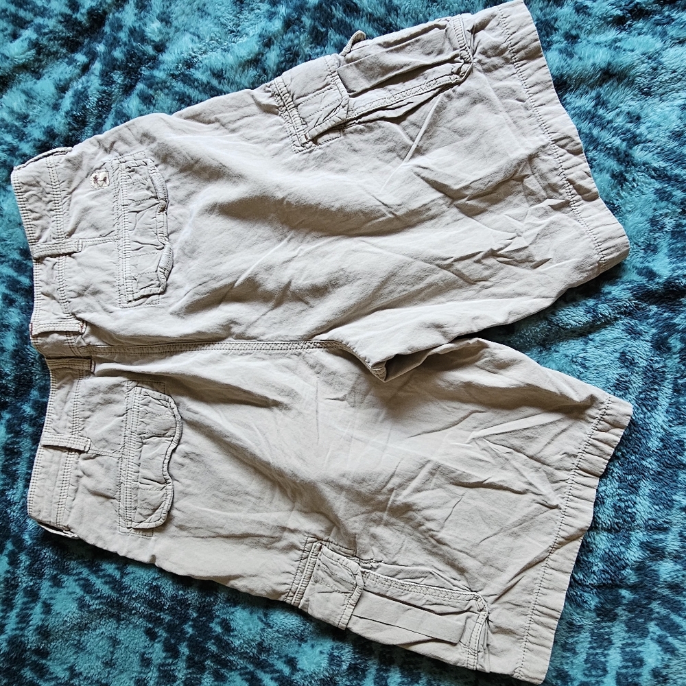 Tommy Bahama chaki cotton cargo shorts size 33 - Picture 9 of 10